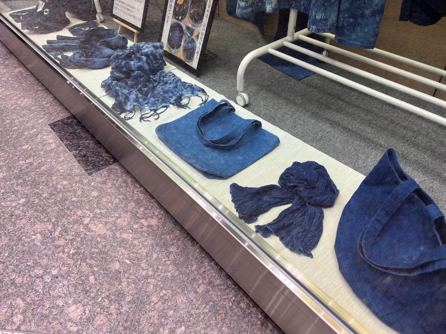 藍染工房　展示写真２
