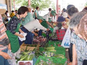 東中神駅前商店街野菜市