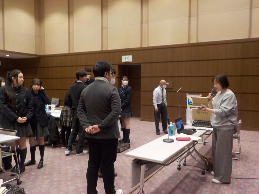 実演の様子（ダンボールコンポスト）