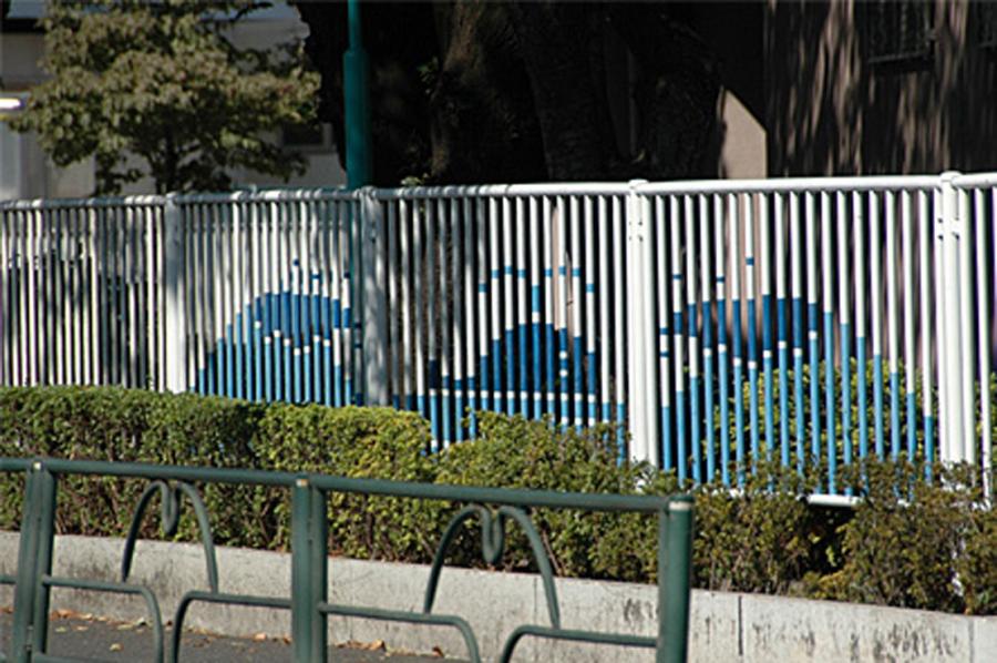 学校のフェンス(拝島第二小学校)の画像